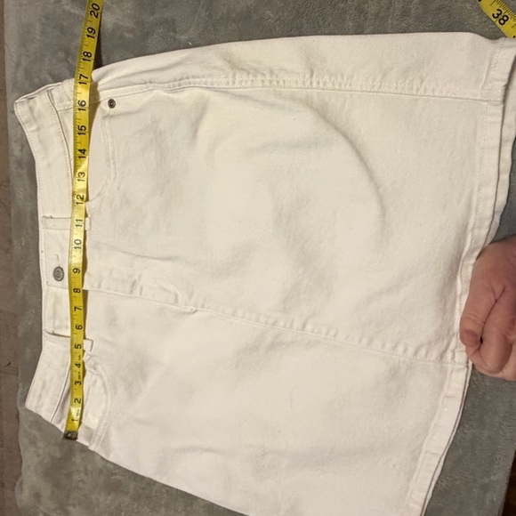 Sonoma White Denim Skirt Women’s Size 10 Classic 5 Pocket Jean Skirt - Picture 5 of 7
